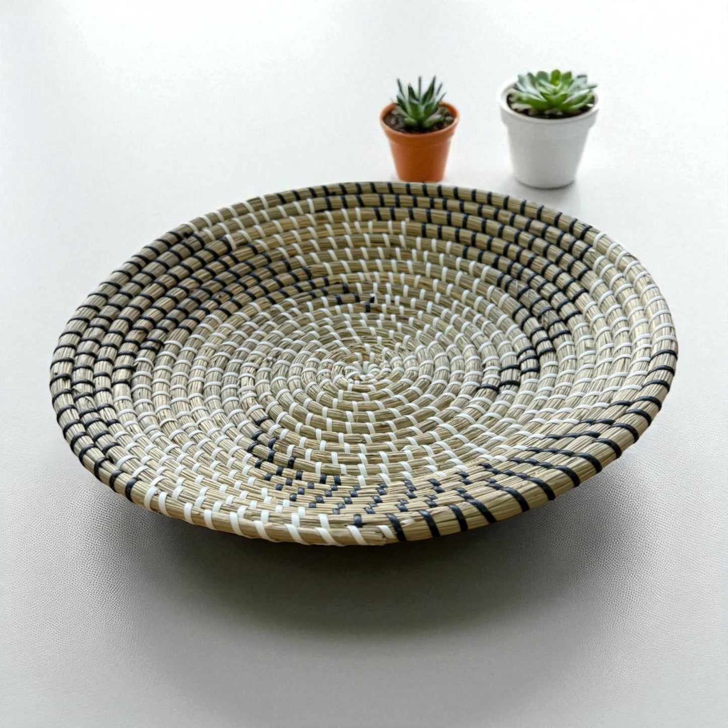 Hasır Dekoratif Sepet  Siyah-Beyaz