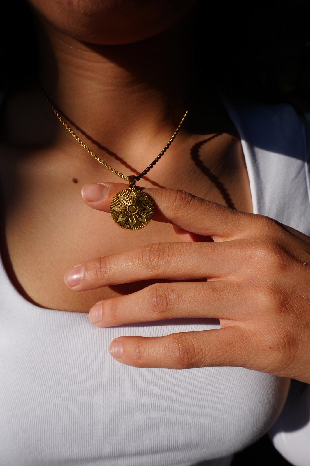 Minimal Yuvarlak Atatürk Madalyon Kolye ve Bileklik Seti – Zarif & Günlük Şıklık