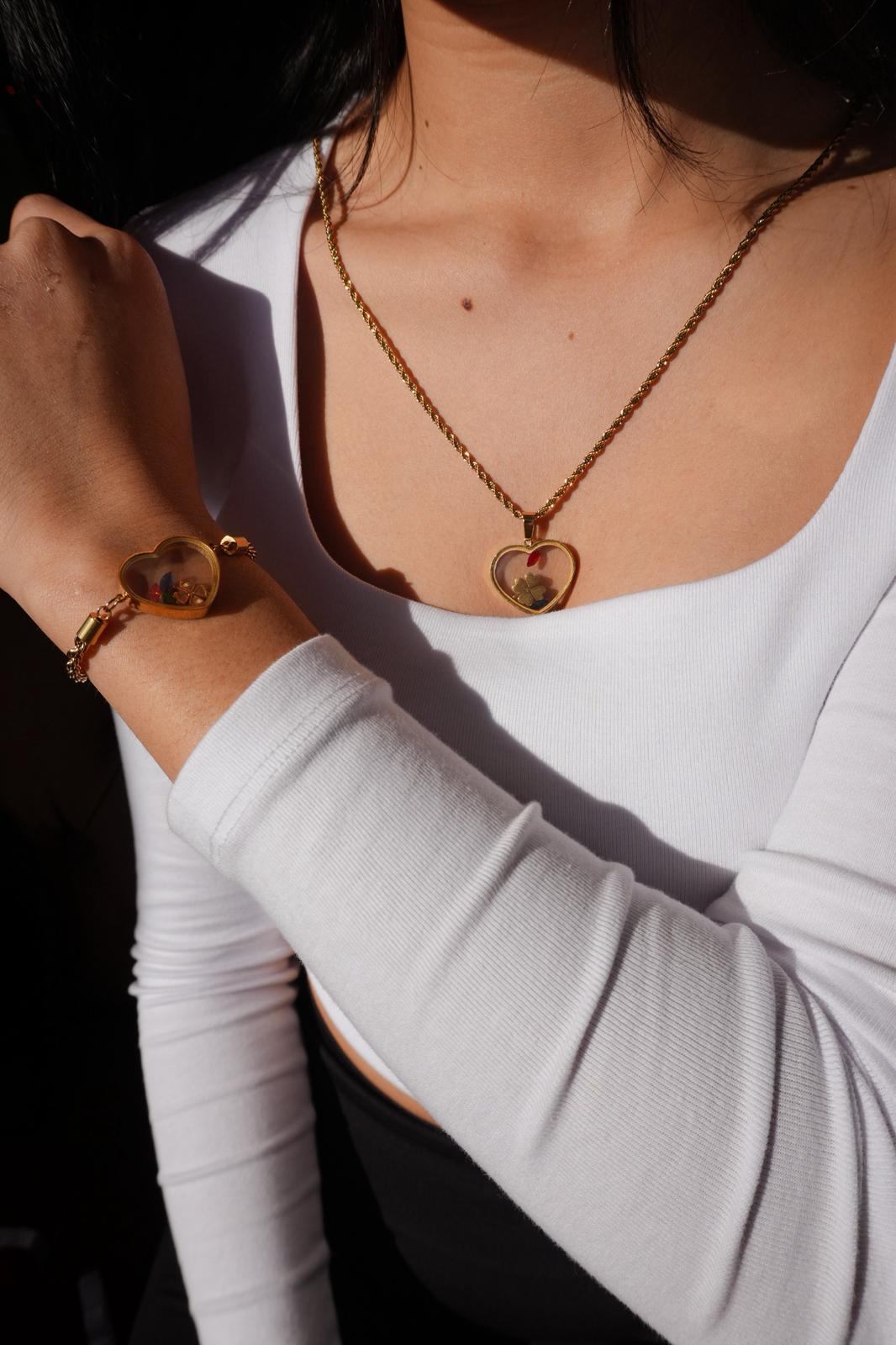 Kalpli Yonca Figürlü Gold Kaplama Kolye & Bileklik Seti – Şans ve Zarafet Bir Arada