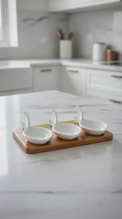 3’lü Porselen Sosluk & Mezelik Seti – Bambu Sunum Tahtalı Şık Servis Seti
