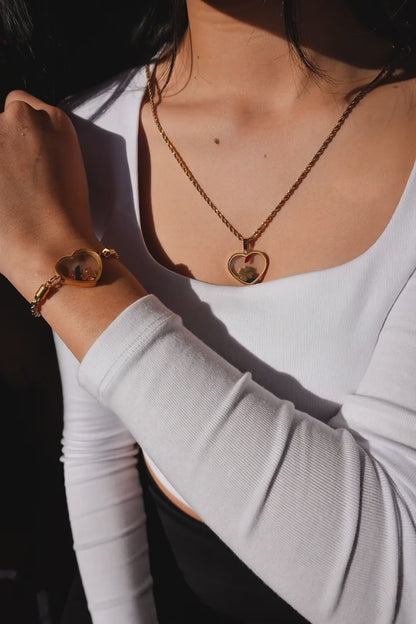 Kalpli Yonca Figürlü Gold Kaplama Kolye & Bileklik Seti – Şans ve Zarafet Bir Arada