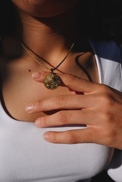 Minimal Yuvarlak Atatürk Madalyon Kolye ve Bileklik Seti – Zarif & Günlük Şıklık