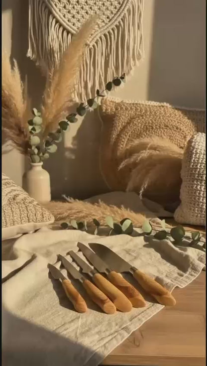 Ahşap Saplı 5’li Bıçak Seti ve Doğal Ahşap Blok – Şık, Dayanıklı ve Premium Sunum